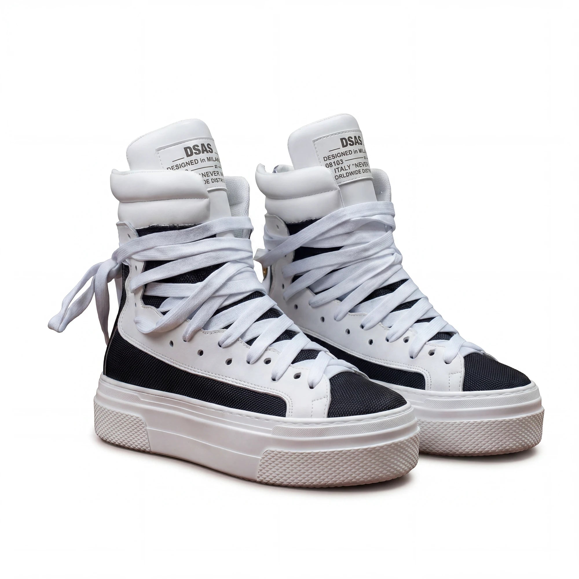 Canvas 18-hole Sneakers Black - White