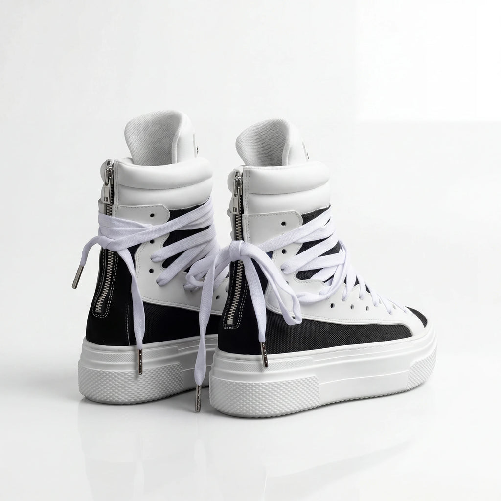 Canvas 18-hole Sneakers Black - White